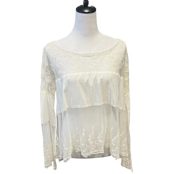 Free People Cannaregio Cream Cotton & Embroidered Lace Bell Sleeve Top (M) EUC - Picture 2 of 6
